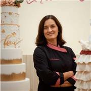Hace más de 7 años me lancé a abrir mi propio negocio de tartas personalizadas. A día de hoy comparto mis secretos de pastelería